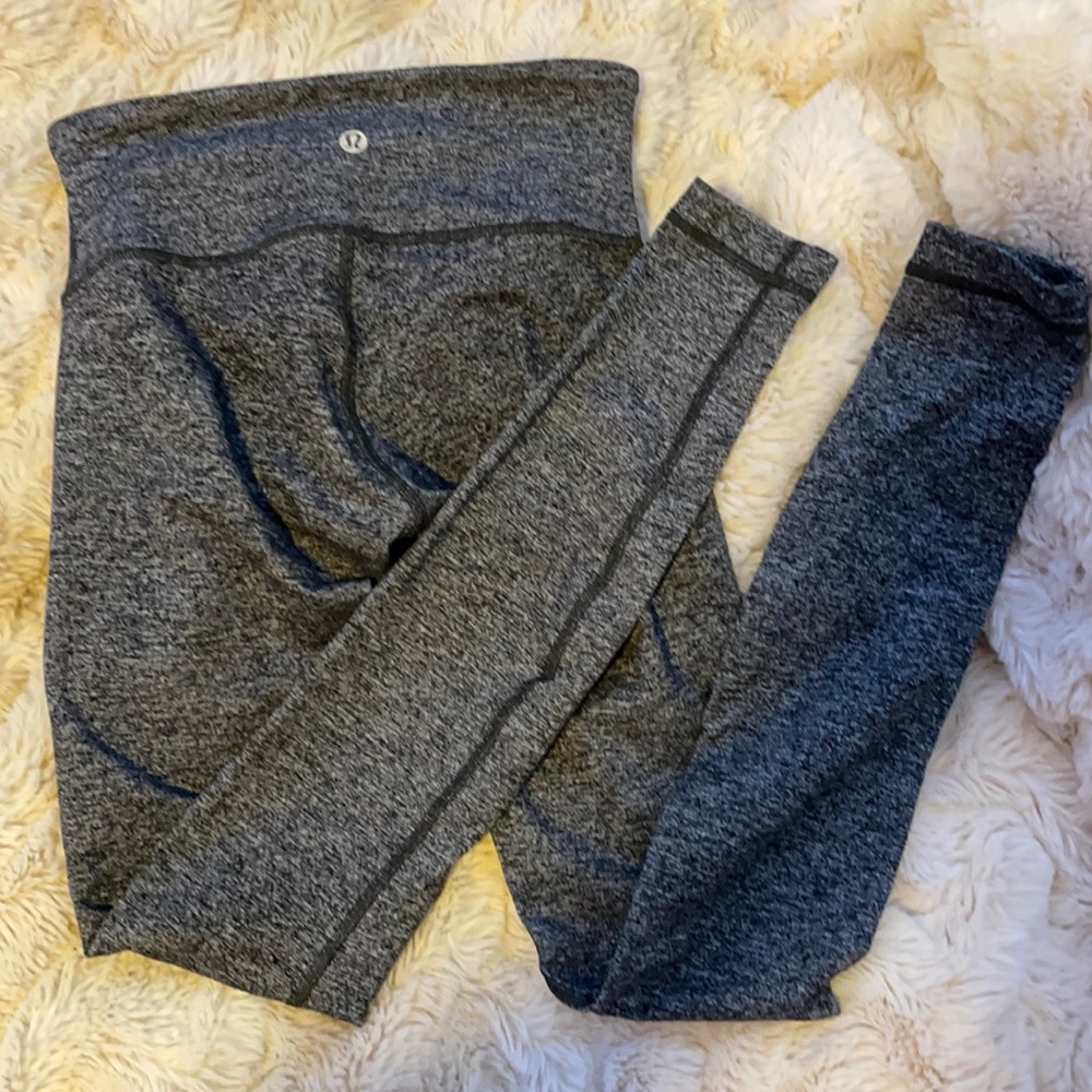 Grey lululemon low rise wonder under 28’ leggings